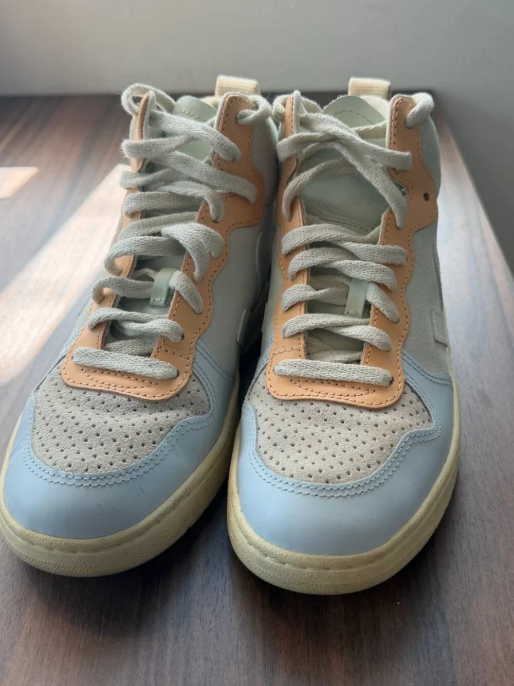 Vejas Womens V-15 Mid Top Sneaker
